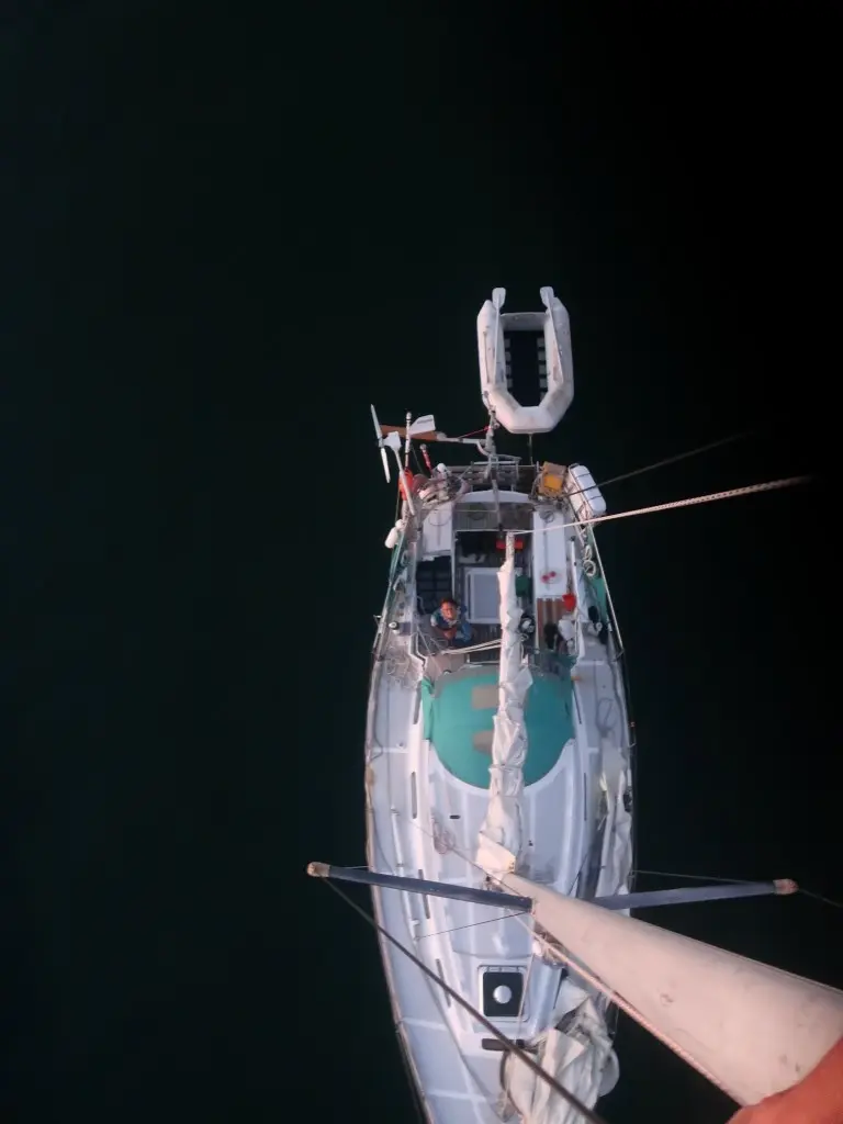 En haut du mat - Bivouac des Sciences Vérifications du gréement avant 20 jours de mer - Bivouac des Sciences