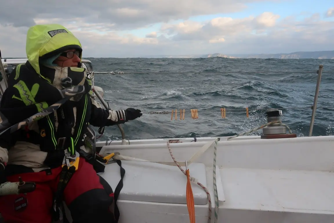 Arrivée mouvementé en Espagne - Bivouac des Sciences Avec 35 nœuds établis et des vagues de 5 à 6 mètres - Bivouac des Sciences